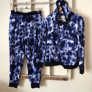 Cuddl Duds hooded pyjama set. Women’s small.